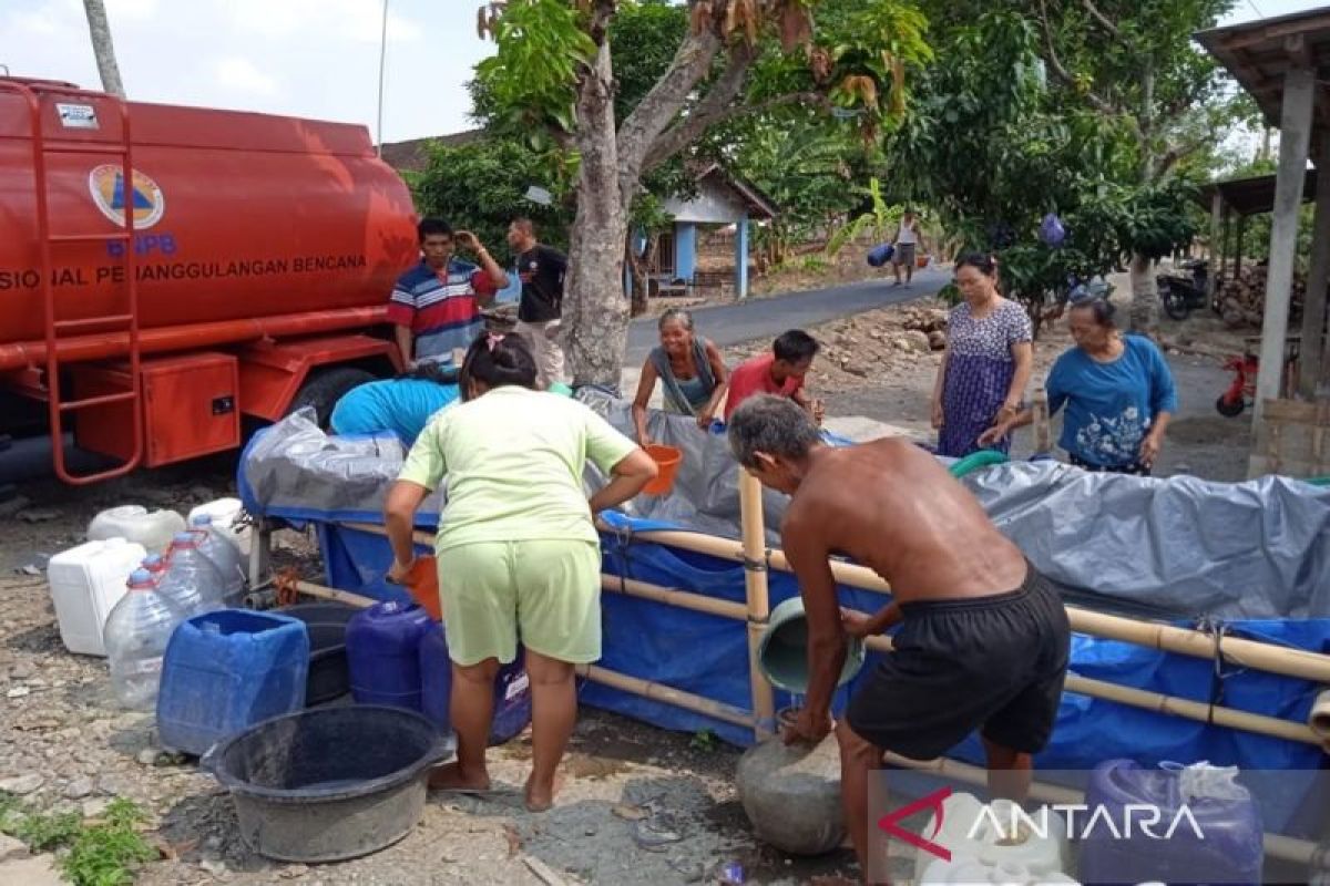 BPBD Boyolali bantu air enam tangki untuk warga  di daerah kekeringan