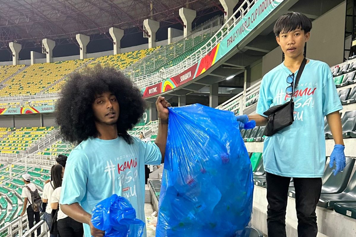 Suporter Indonesia gelorakan "Datang Bersih Pulang Bersih" di Piala Dunia U-17