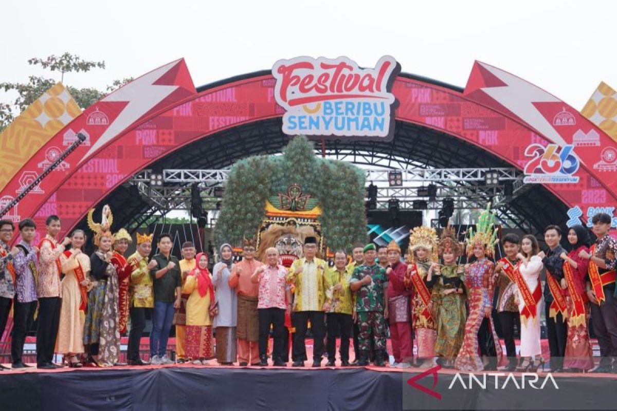 23 peserta melenggang di Pangkalpinang Fashion Carnival Festival Beribu Senyuman 2023
