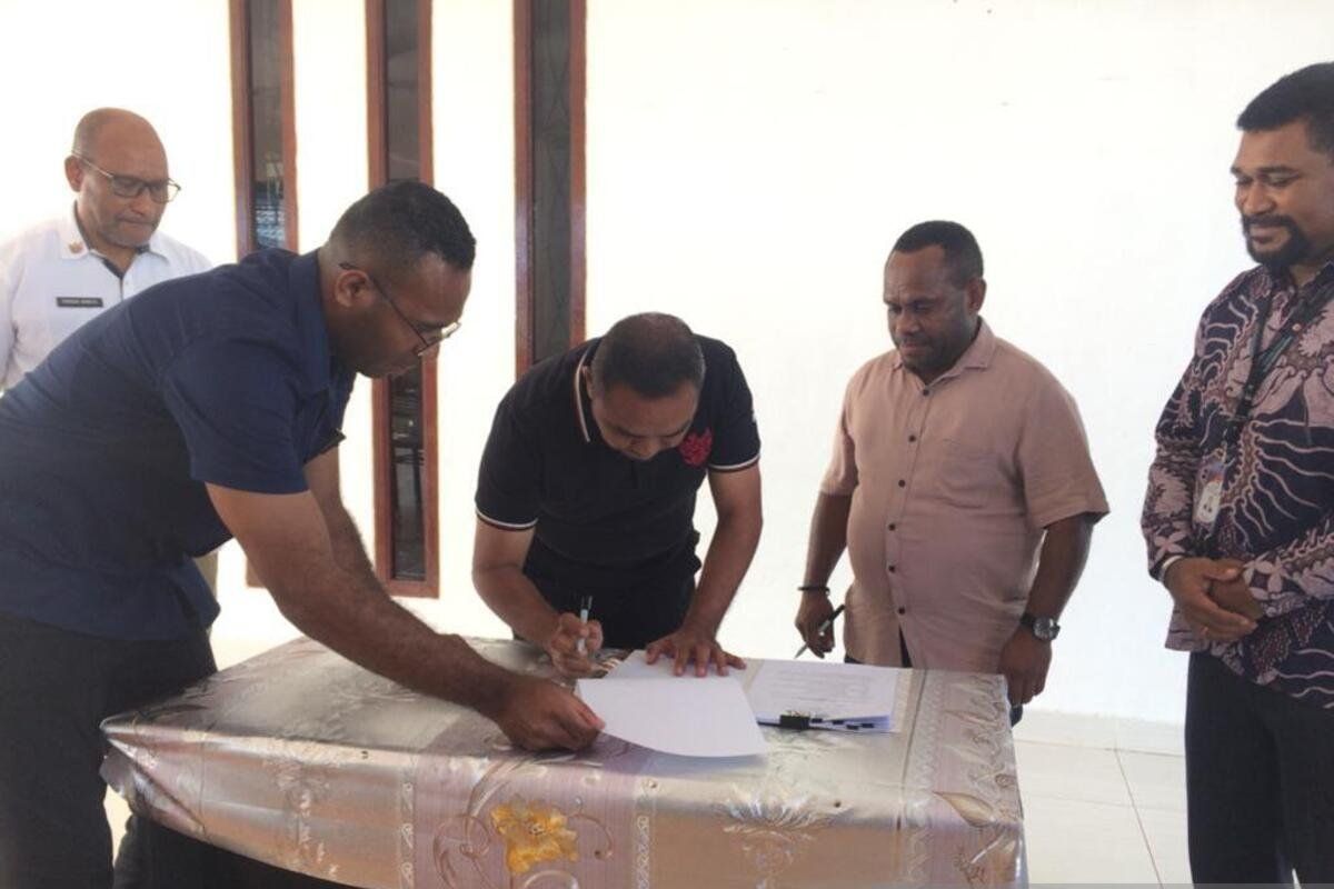 Pemkab Jayapura-KPUD tandatangani NPHD sukseskan Pemilu 2024