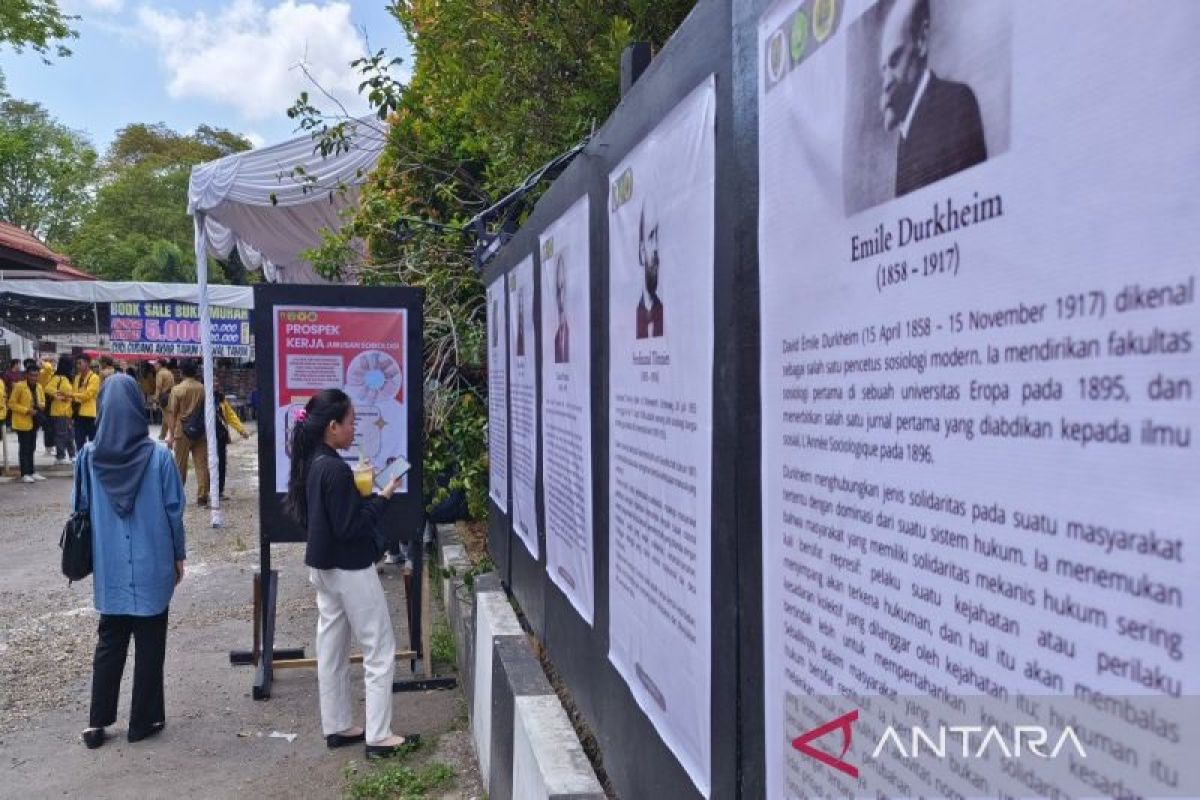 Buku tentang budaya Dayak diulas di Festival Literasi