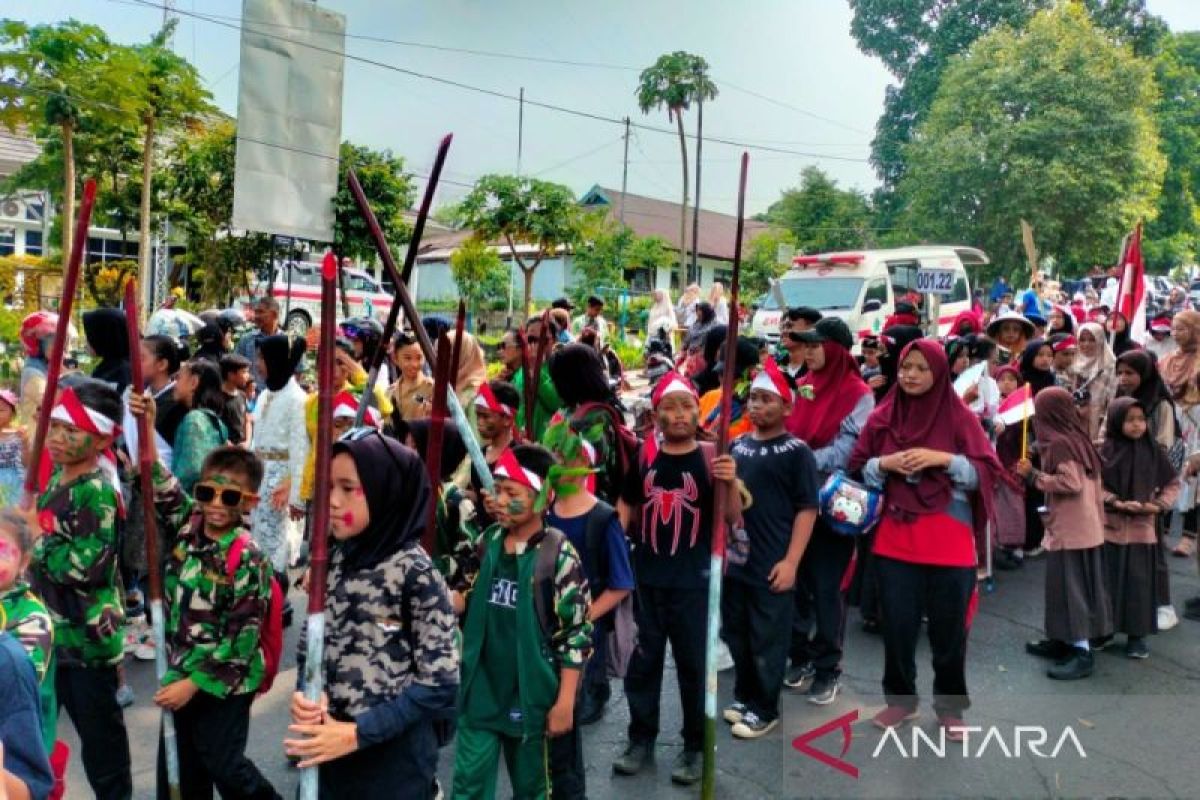 Ribuan warga Rejang Lebong ikuti karnaval peringatan Hari Pahlawan
