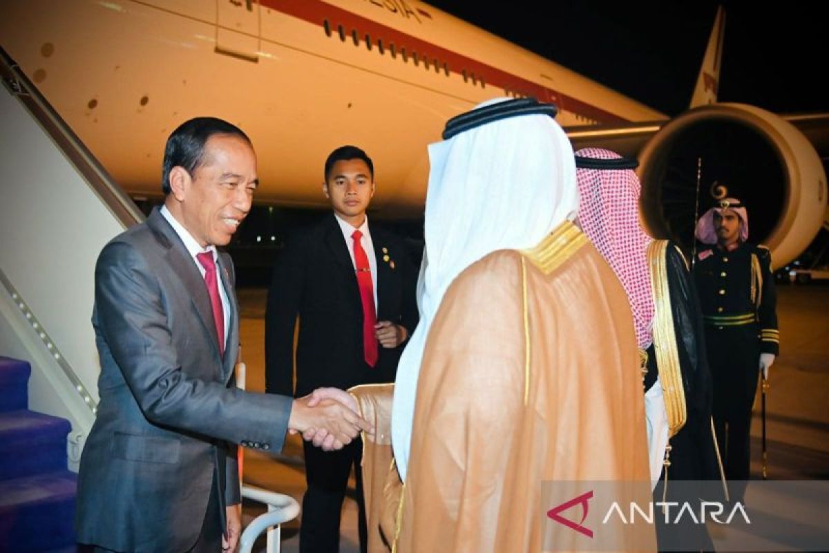 Jokowi tiba di Riyadh untuk hadiri KTT Luar Biasa OKI