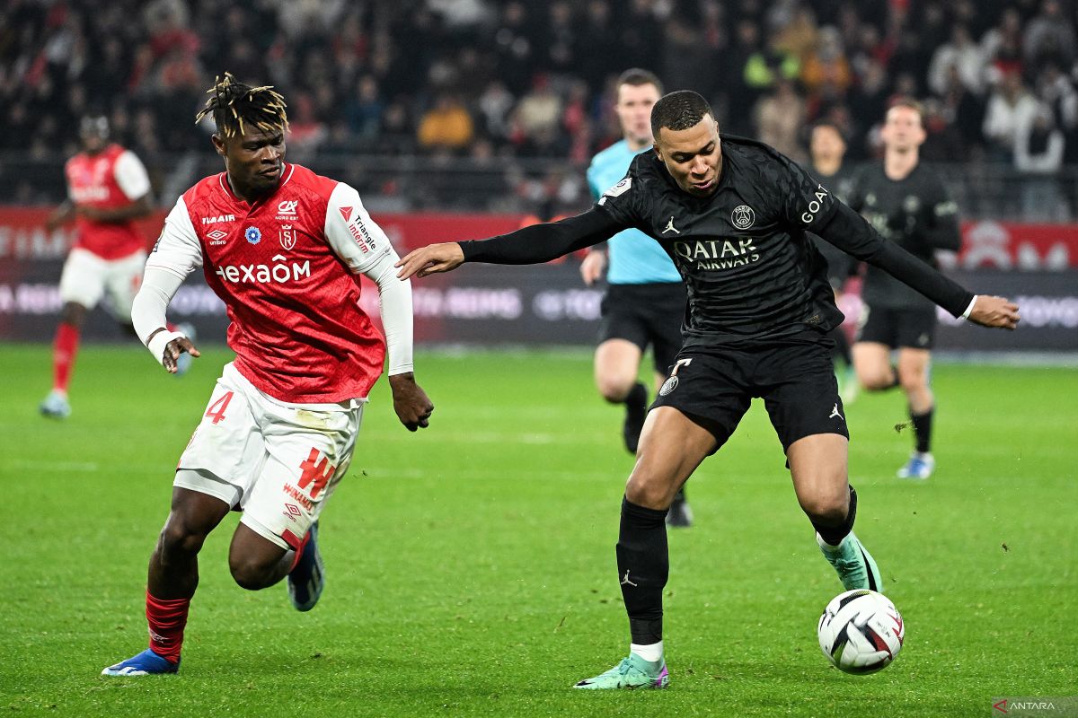 Kylian Mbappe mengukir trigol saat PSG tundukkan Reims 3-0