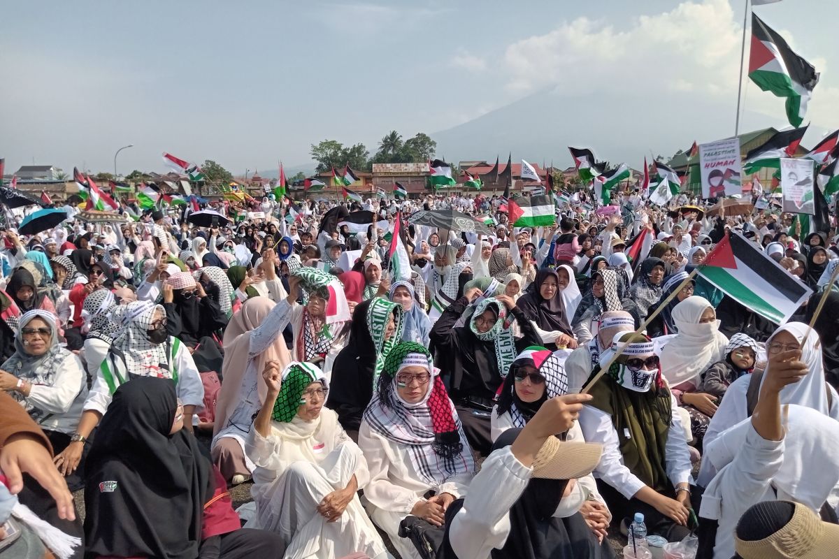 Ribuan massa ikuti aksi damai bela Palestina di Padang Panjang