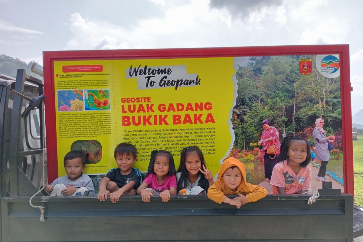 Pegiat pariwisata apresiasi Pemkab Agam pasang papan informasi geosite dukung Geopark Ngarai Sianok Maninjau