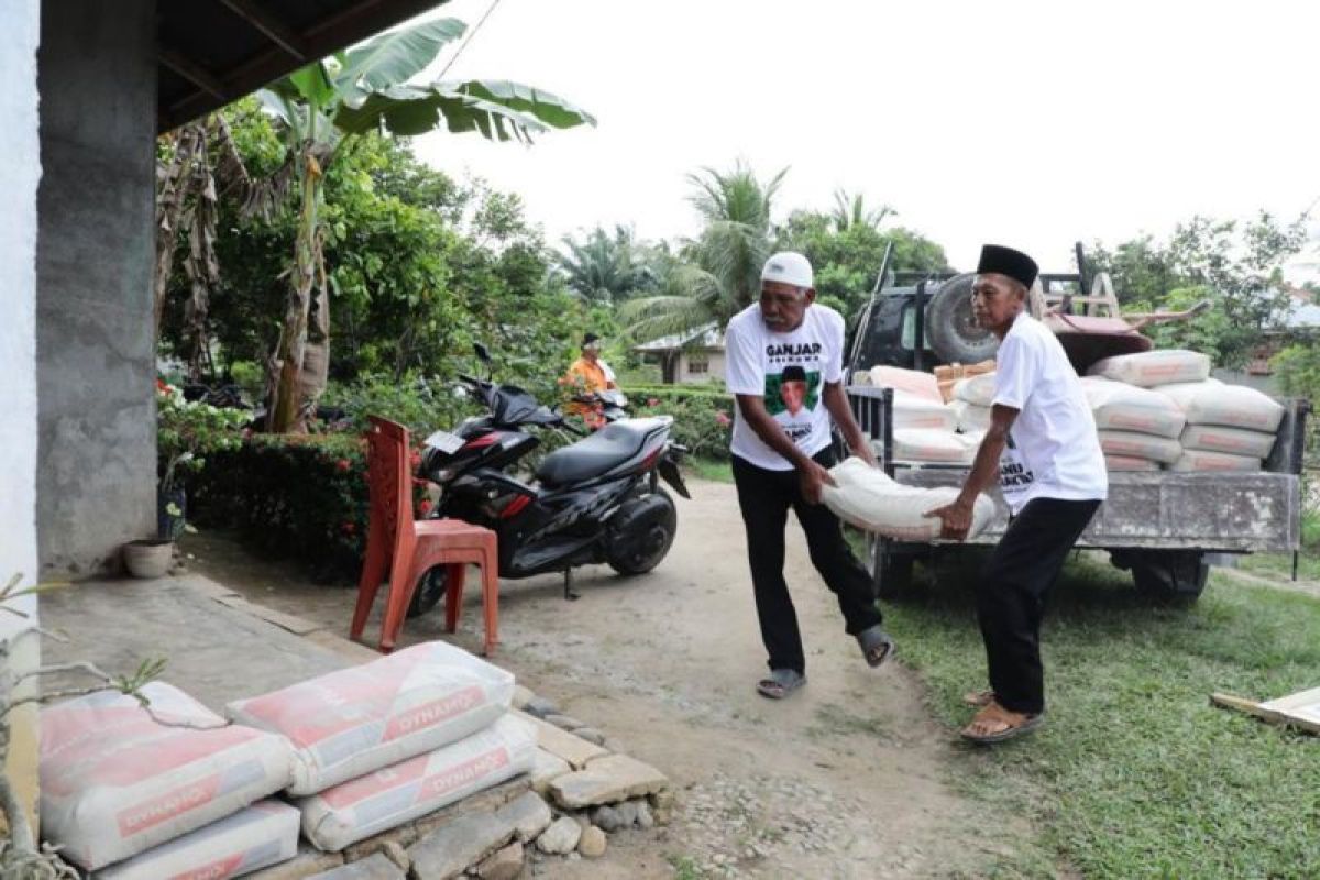 Warga Sergai punya lapangan bulu tangkis memadai berkat Usbat dan Tuan Guru Ganjar