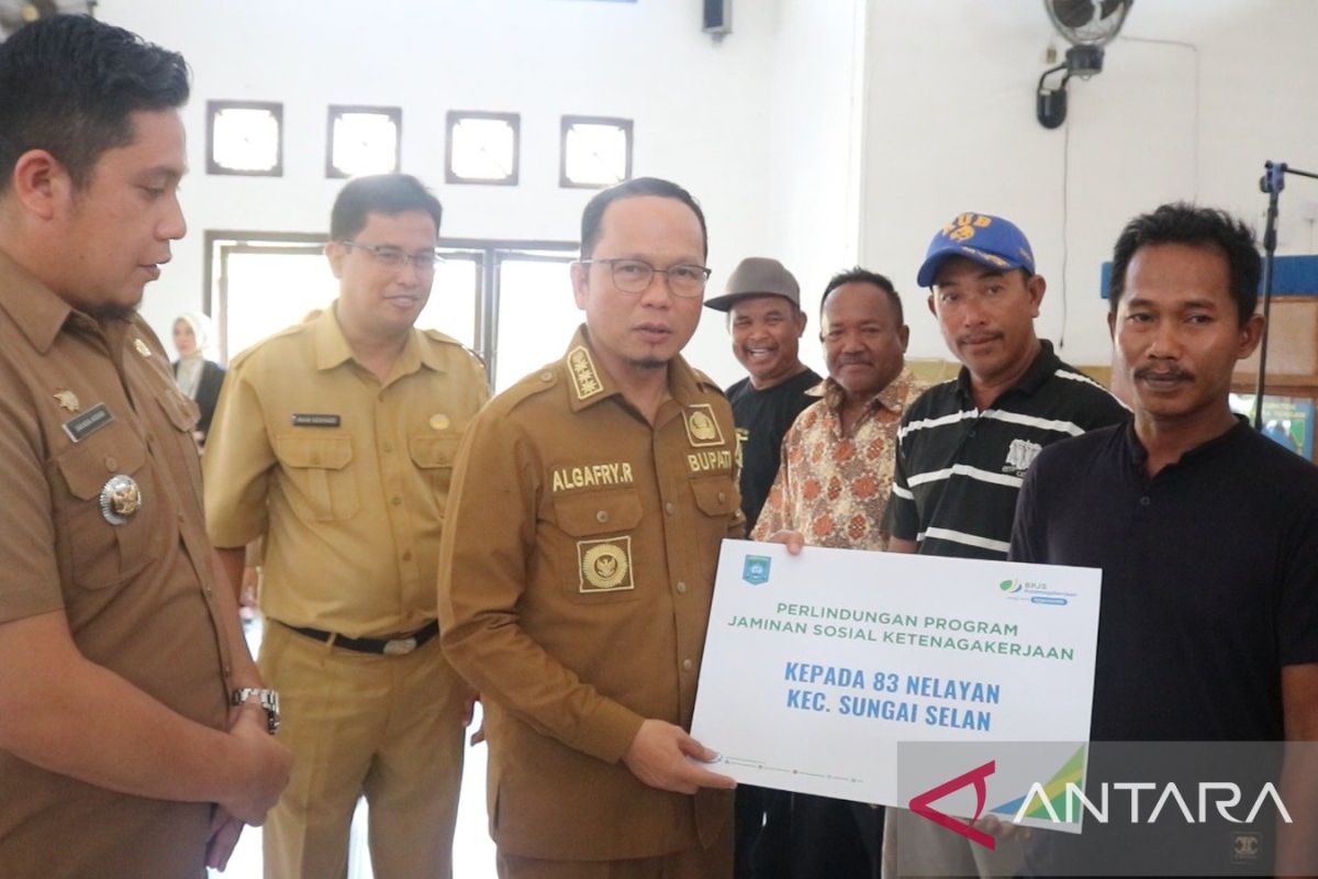 Bangka Tengah salurkan jaminan sosial ketenagakerjaan nelayan