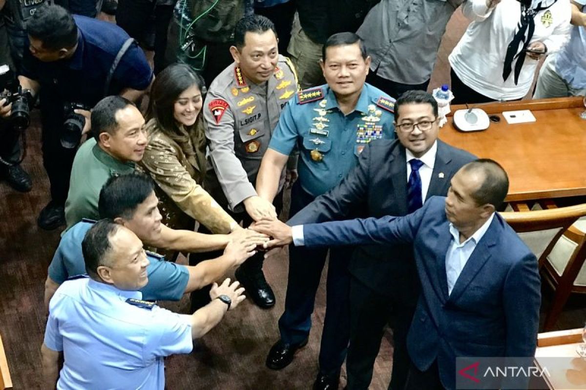 Kasad tiba di DPR untuk uji kepatutan diantar Yudo  Margono dan  Listyo Sigit Prabowo