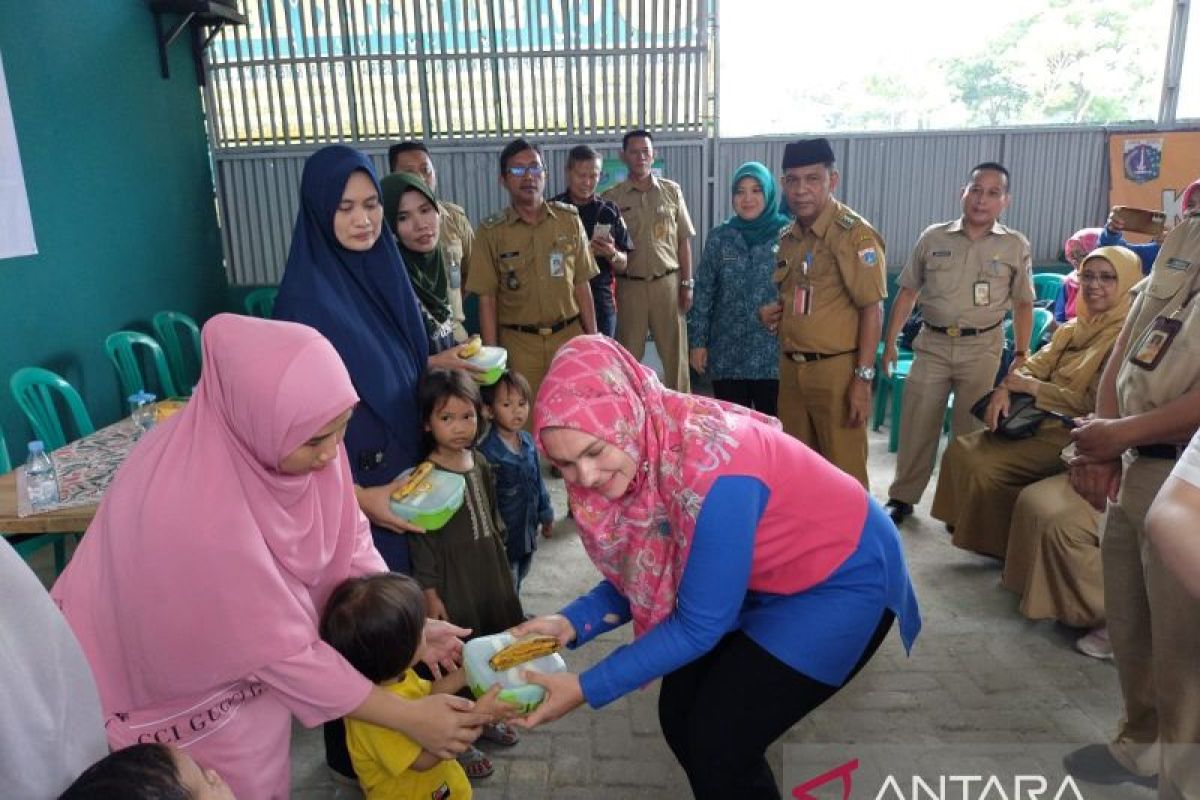 Bapanas salurkan makanan tambahan kepada 44 balita di Cengkareng