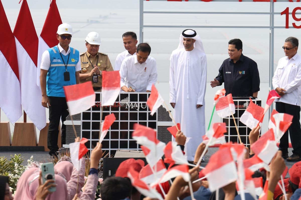 Presiden Jokowi resmikan PLTS terbesar di Asia Tenggara