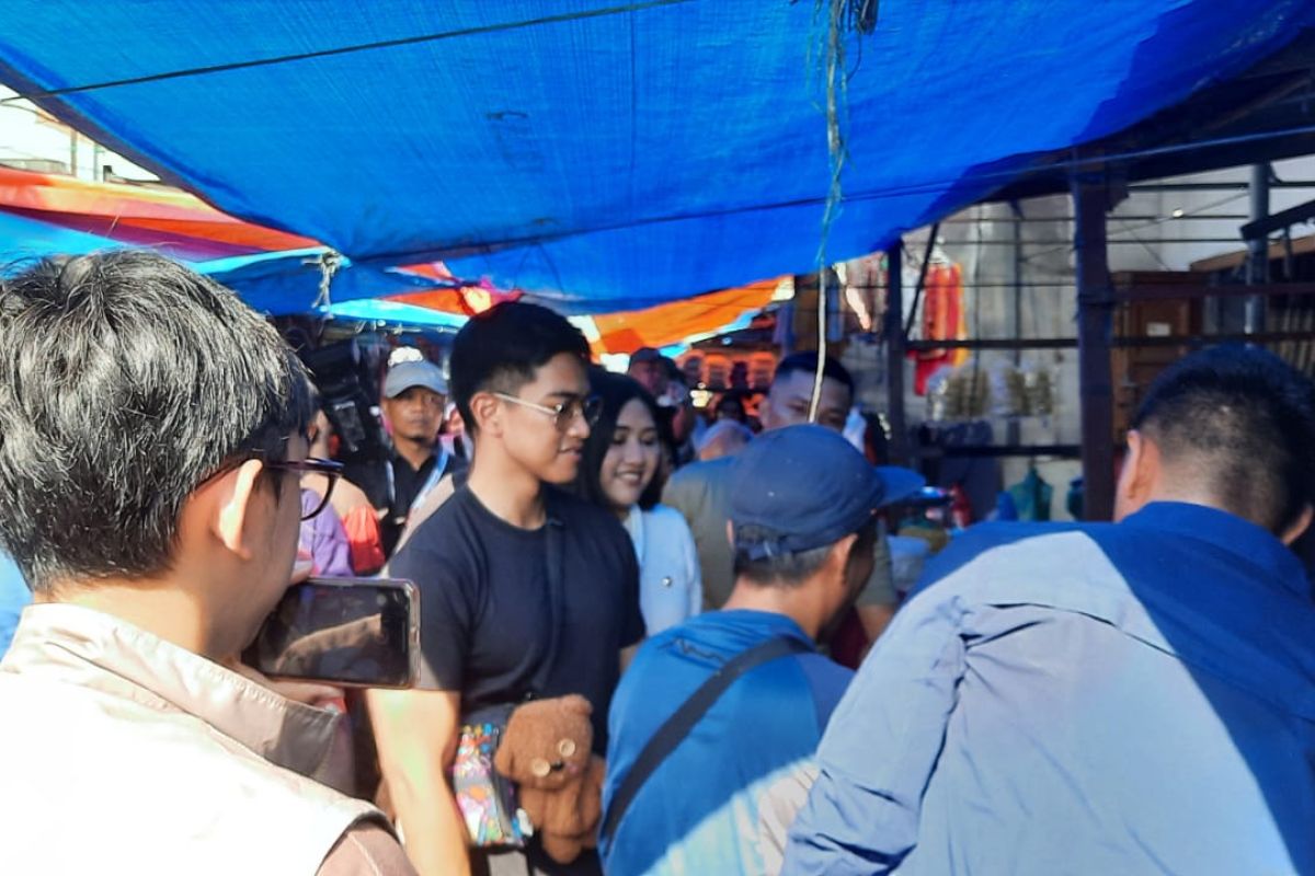 Kaesang safari politik temui relawan di Medan