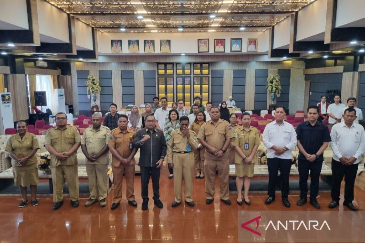 Pemkab Manokwari bersama distributor bahas stabilisasi harga