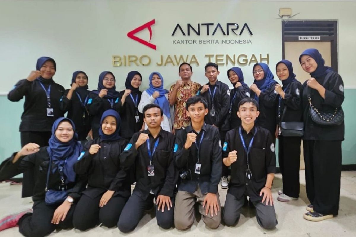 Mahasiswa UIN Gus Dur Pekalongan belajar jurnalistik di ANTARA Biro Jateng