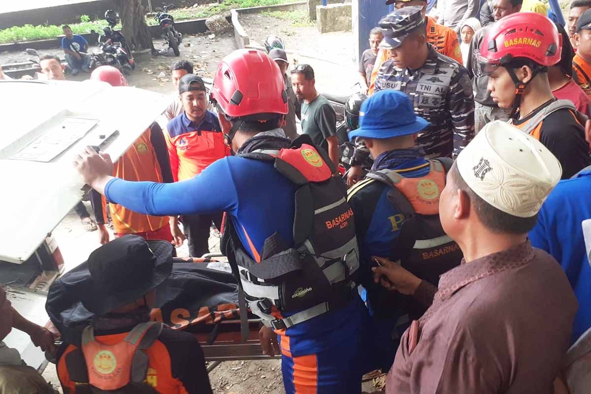 Basarnas evakuasi jenazah korban tenggelam di Banda Aceh