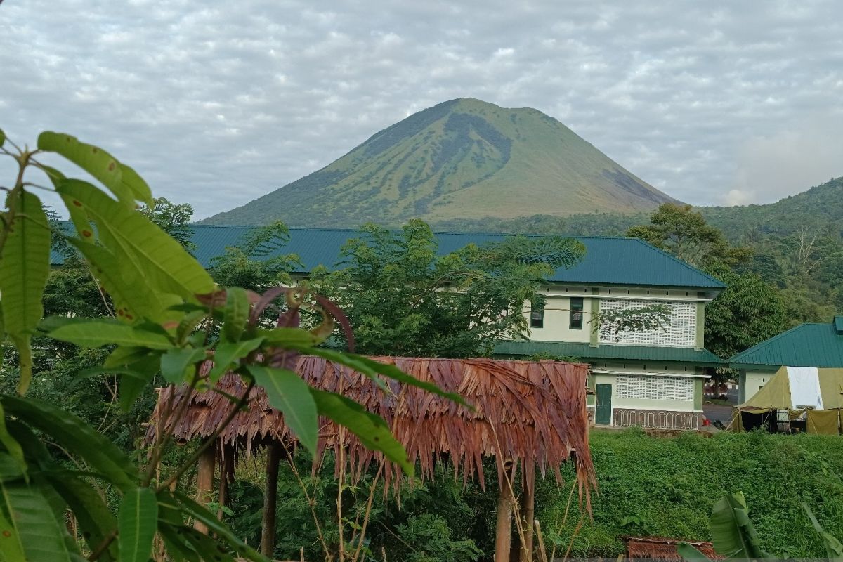 Gunung Lokon masuk interval erupsi, PVMBG tempatkan alat