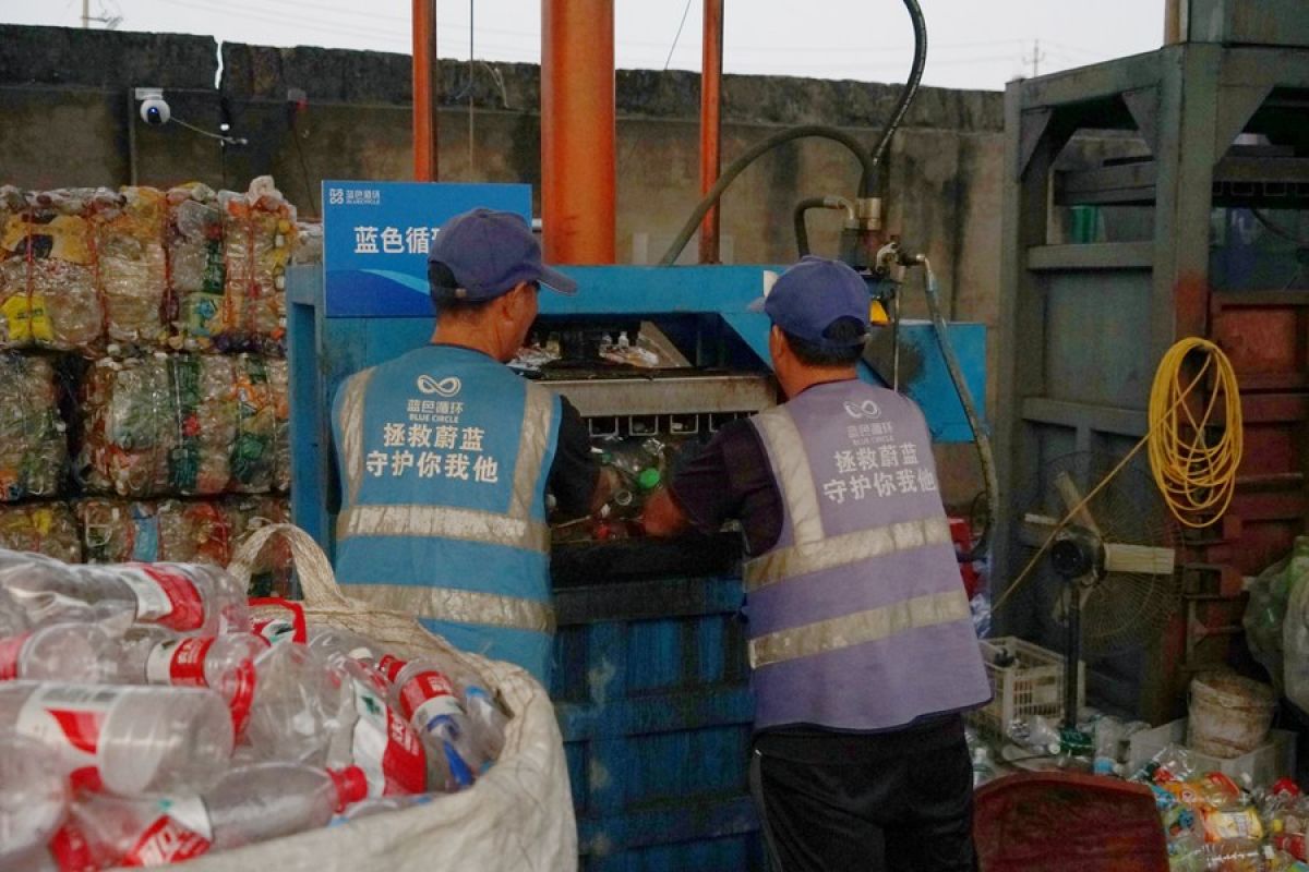 WWF sebut China bisa menjadi model standar atasi polusi plastik