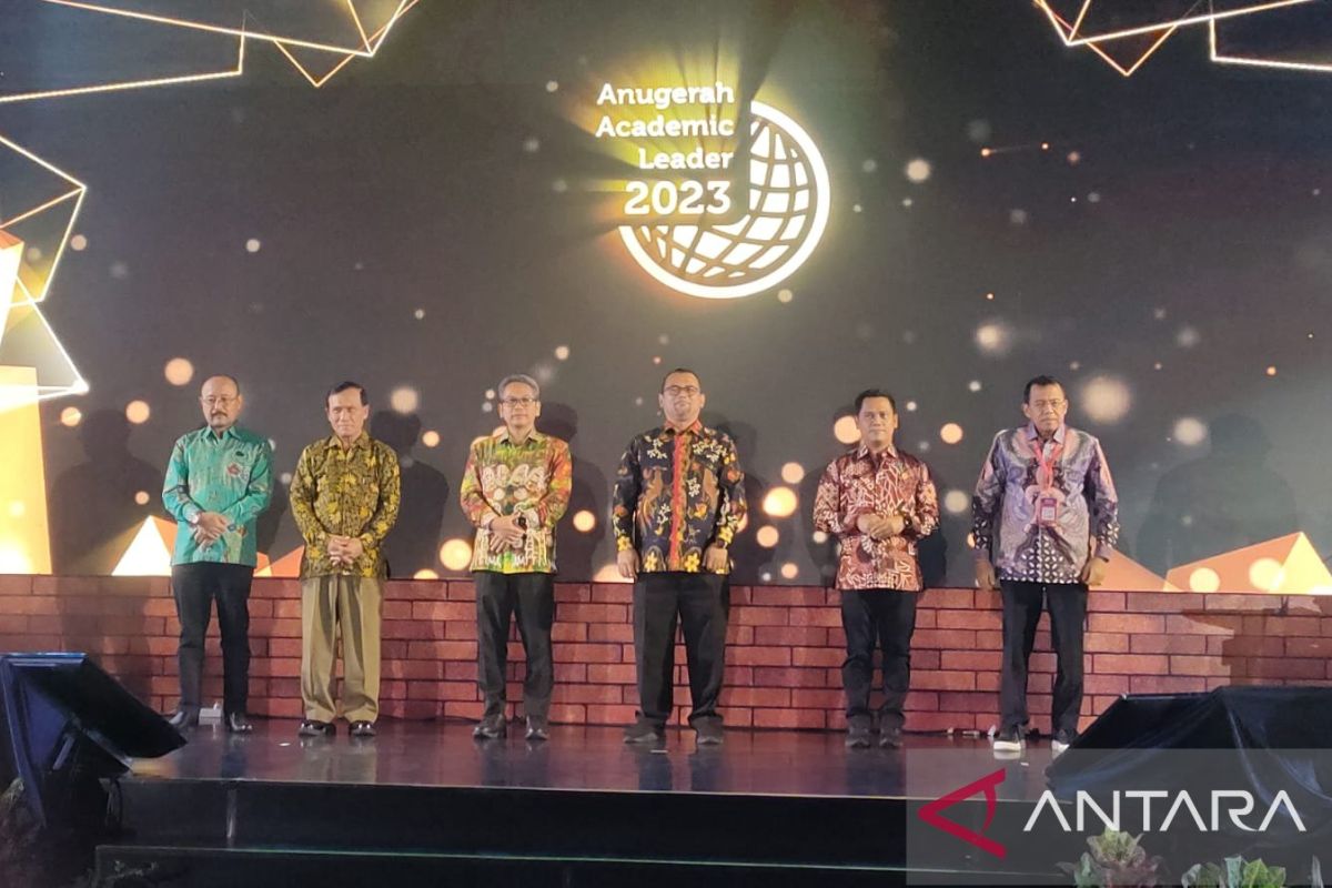 Rektor UIKA raih predikat pemimpin PT terbaik kedua se-Indonesia