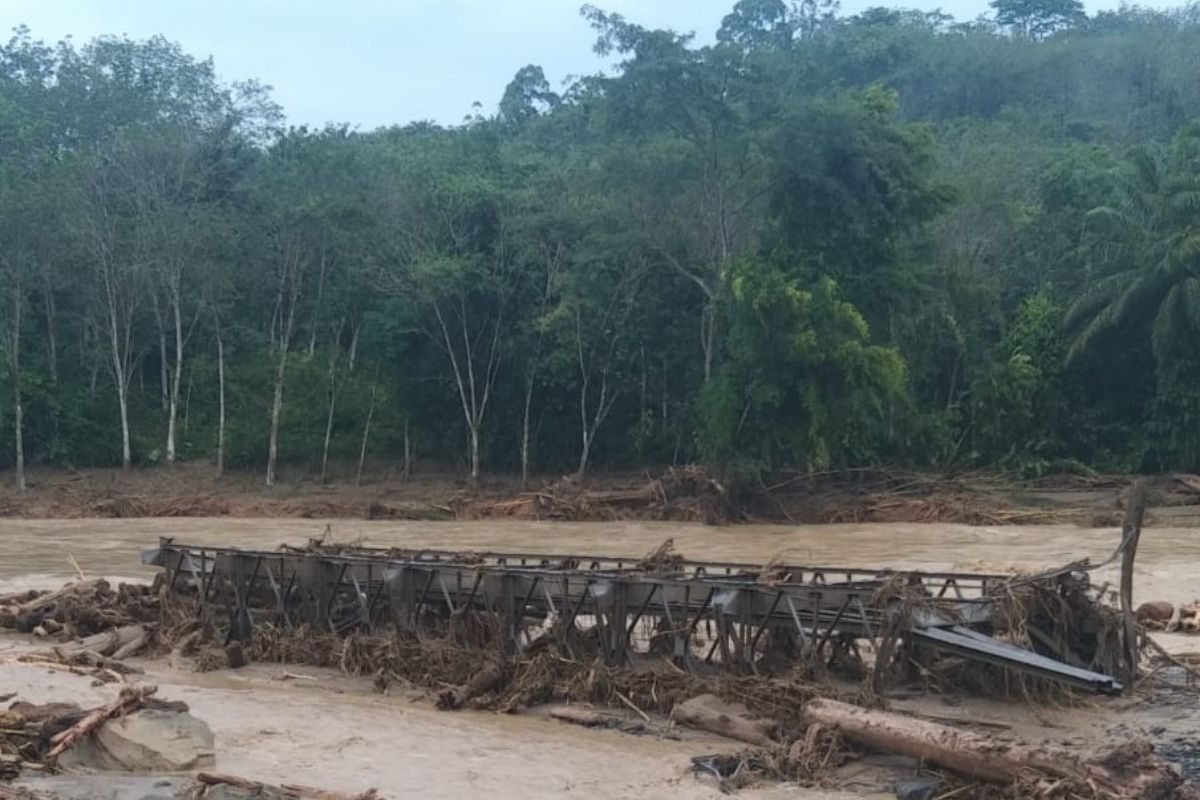 Banjir bandang landa Kecamatan Bahorok Langkat, satu jembatan rusak
