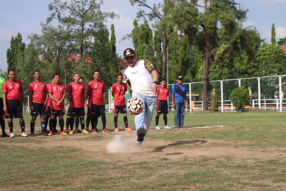 Wali Kota Banjarbaru buka turnamen sepak bola U-40 antarkelurahan