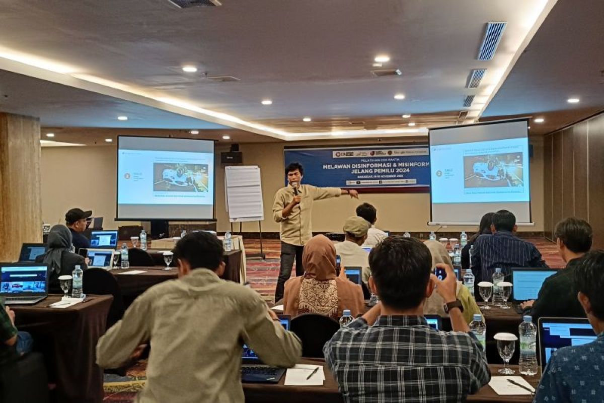 AMSI memberikan pelatihan cek fakta kepada 31 jurnalis di Makassar