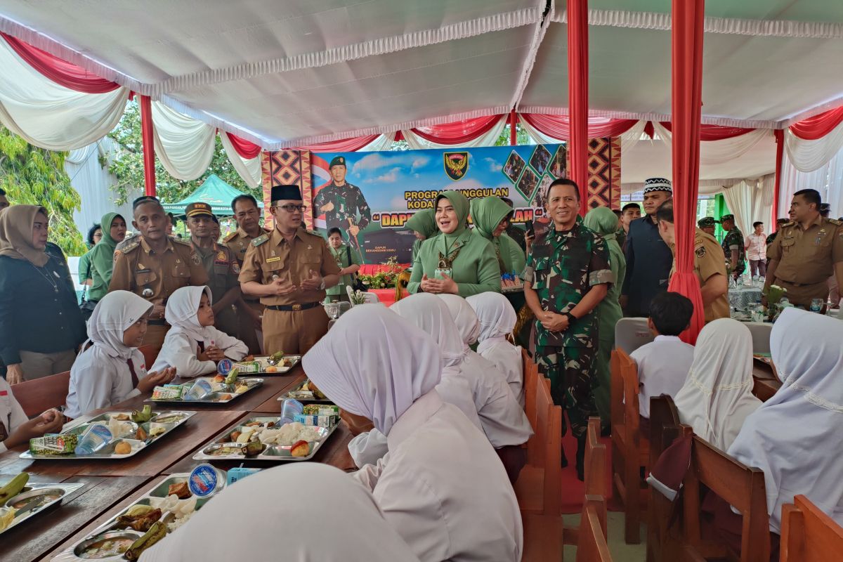 Pangdam II Sriwijaya tinjau program Dapur Masuk Sekolah di SDN 3 Simbarwaringin Lampung Tengah