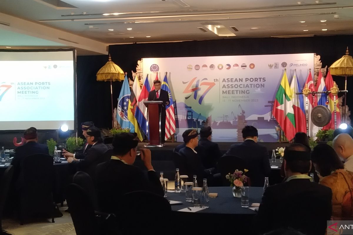 Pelindo invites ASEAN ports to cooperate in reducing logistics costs