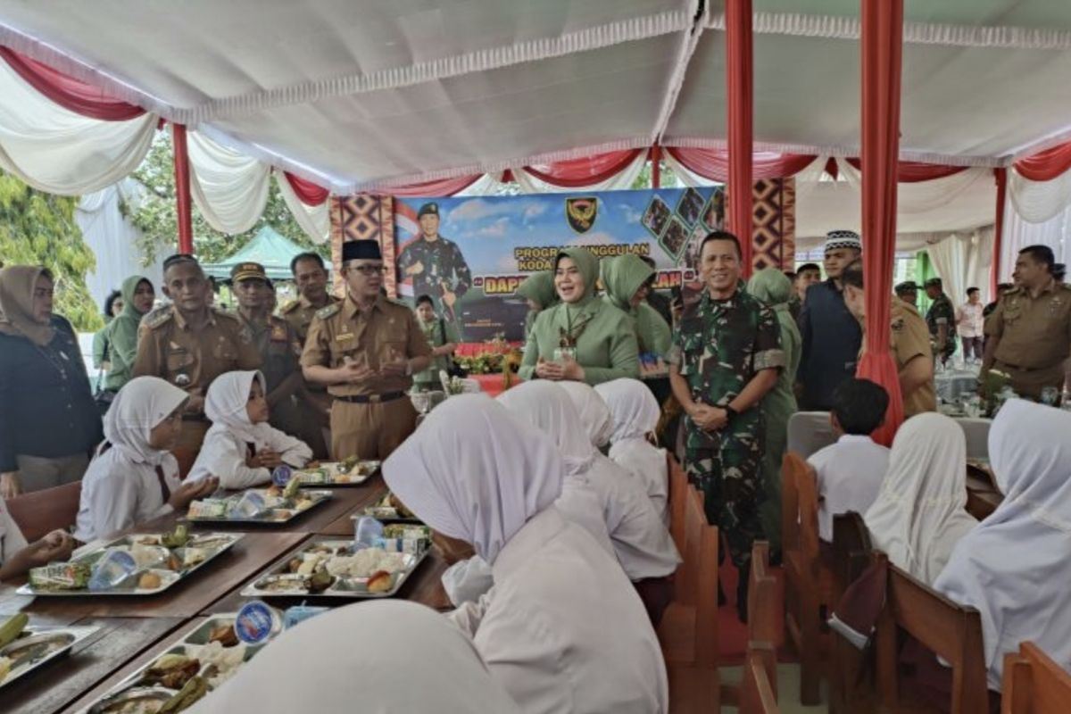 Pangdam II Sriwijaya tinjau program dapur masuk sekolah di Lampung