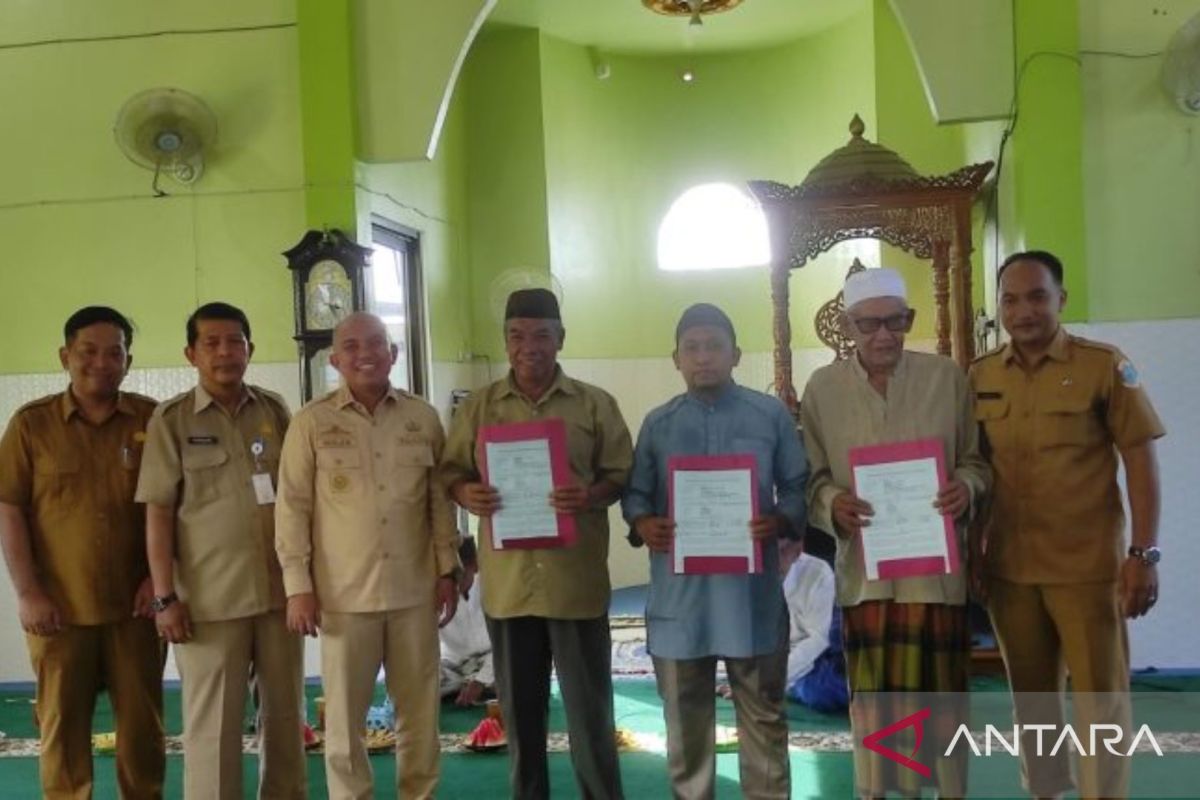 Pemkot Pangkalpinang terbitkan surat keterangan alas hak tanah kepada 21 warga pesisir sungai di kelurahan Pasar Padi