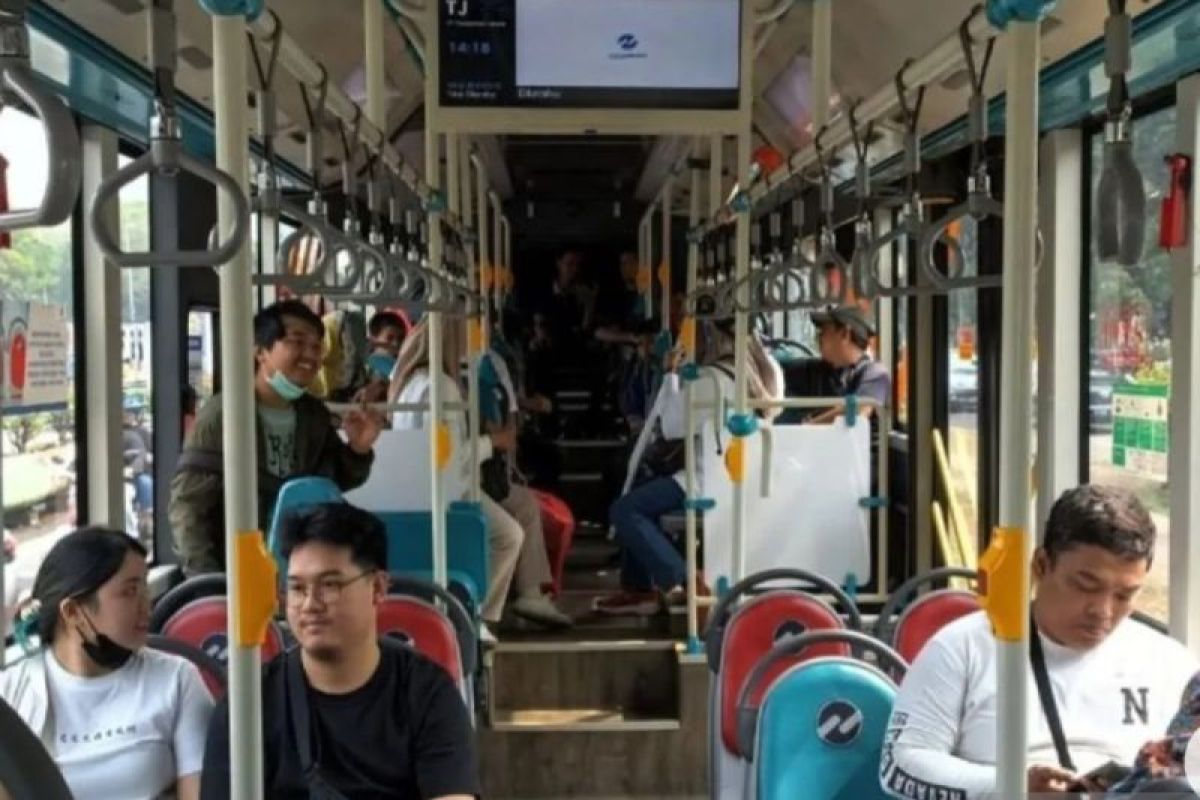 TransJakarta perpanjang layanan bus saat konser Coldplay besok