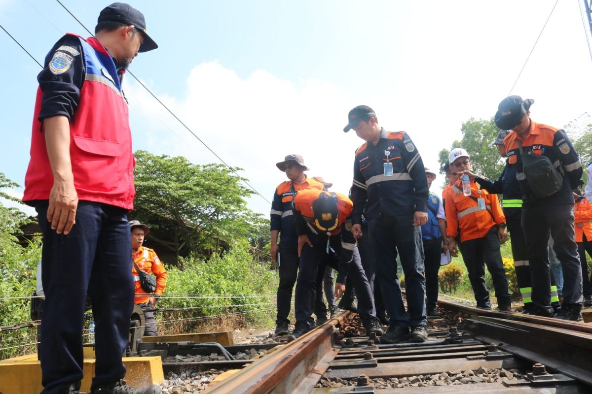 KAI Daop 9 Jember pasang Sidawan antisipasi bencana ketika musim hujan