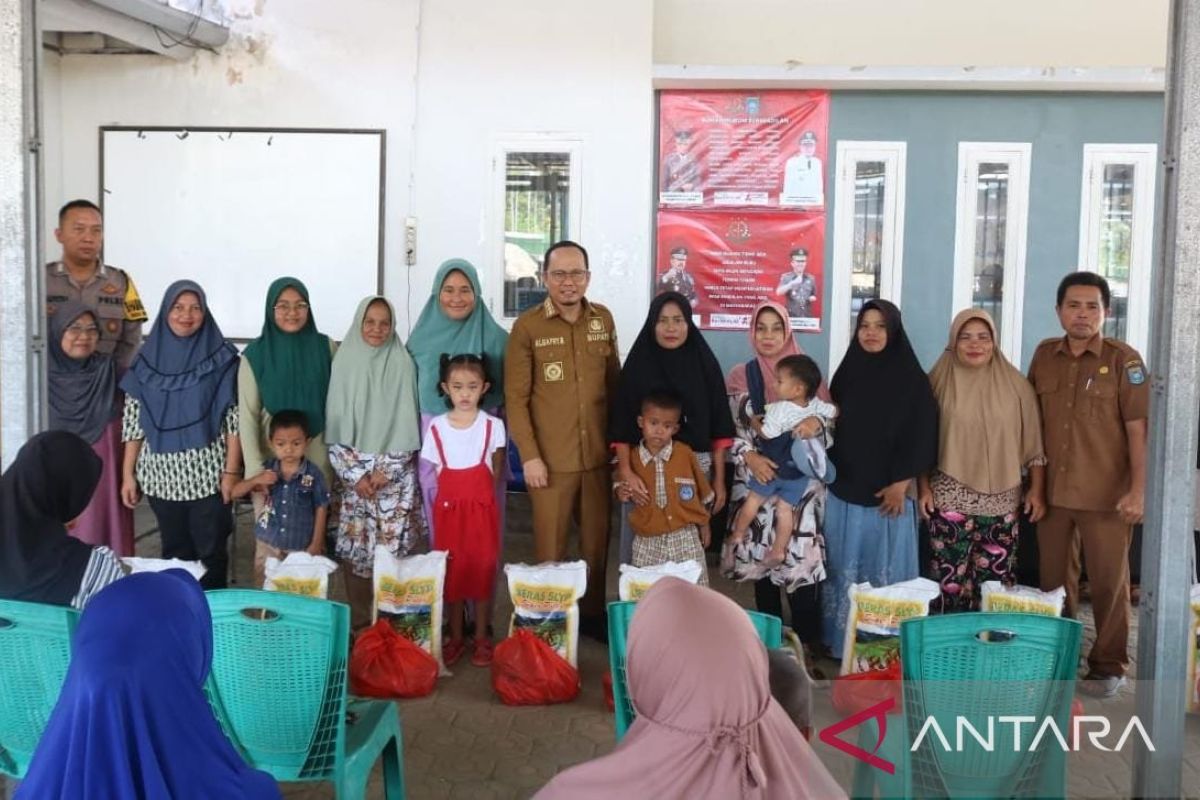 Pemkab Bangka Tengah salurkan 18 ribu paket sembako murah