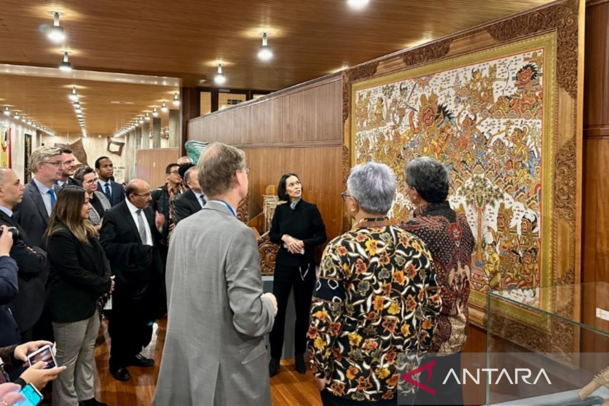 11 benda seni budaya Indonesia diperkenalkan di Kota Paris