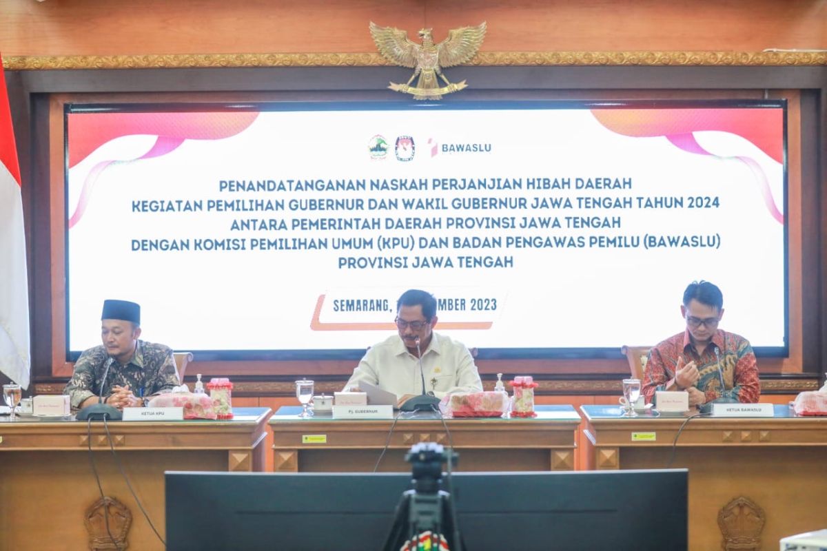 Pemprov Jateng serahkan dana hibah pilkada Rp985 miliar ke KPU-Bawaslu