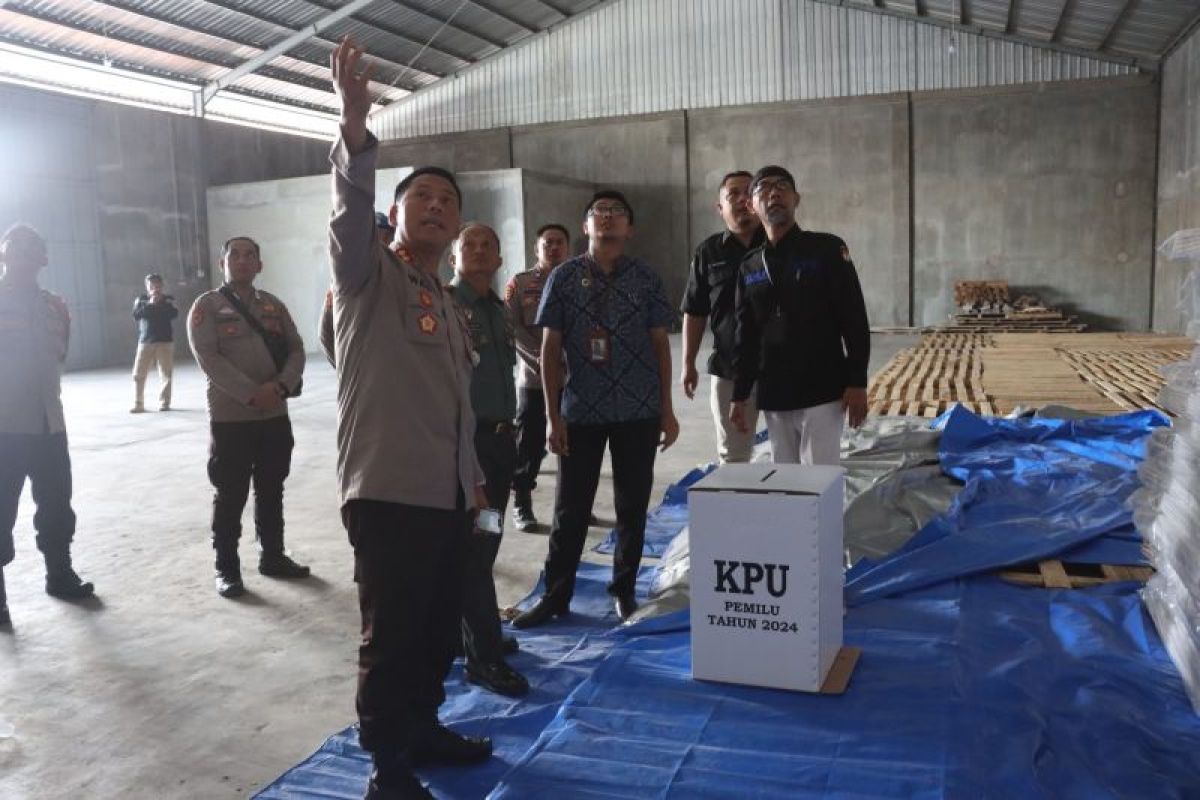 TNI-Polri Kota Probolinggo patroli gabungan jelang Pemilu 2024