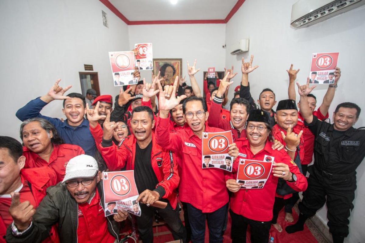 PDIP Surabaya kenalkan  nomor urut 3 Ganjar-Mahfud ke warga