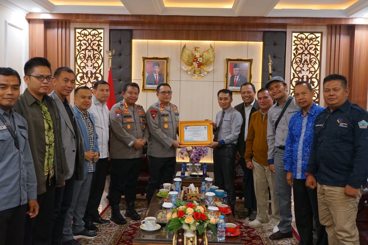 DPD FGII Lampung beri penghargaan ke Kapolda atas kepeduliannya terhadap dunia pendidikan