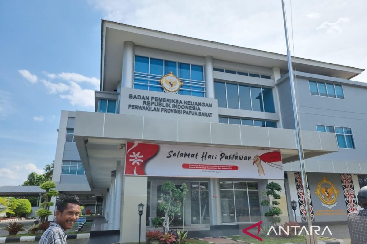 KPK segel ruangan Kepala BPK Papua Barat