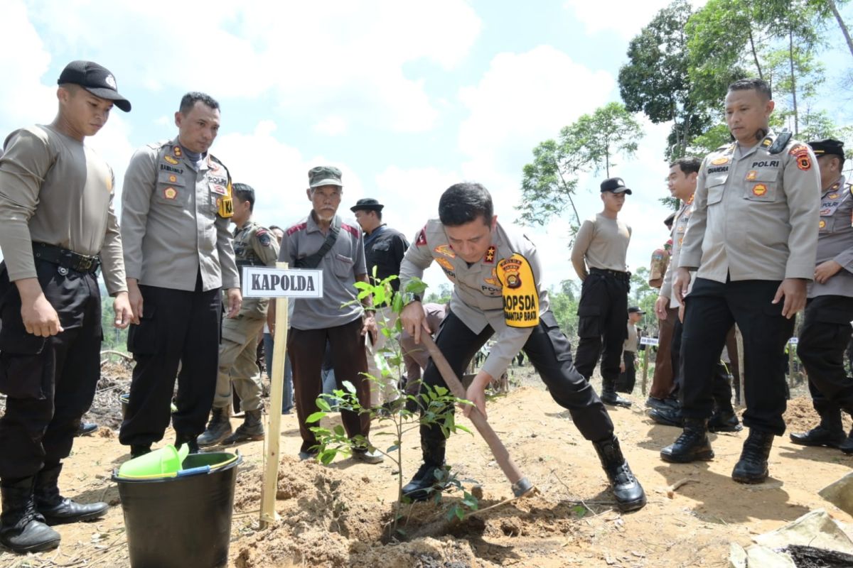 Polda Jambi tanam 10 ribu pohon di Hutan Tahura Senami Batanghari