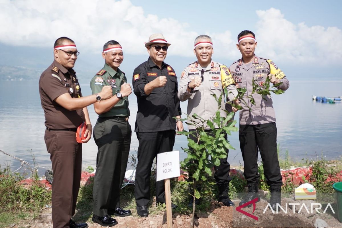 Bupati Solok hadiri gerakan penanaman 10 juta pohon bersama Polres Solok