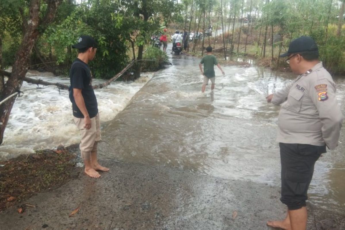 Seorang bocah 2,5 tahun tewas terseret arus sungai di Lombok Tengah