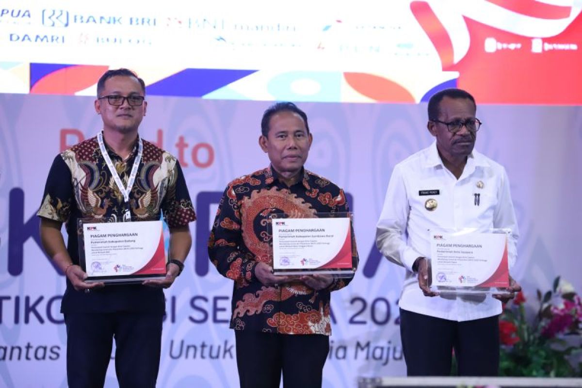 Bupati Sumbawa Barat dapatkan penghargaan MCP KPK