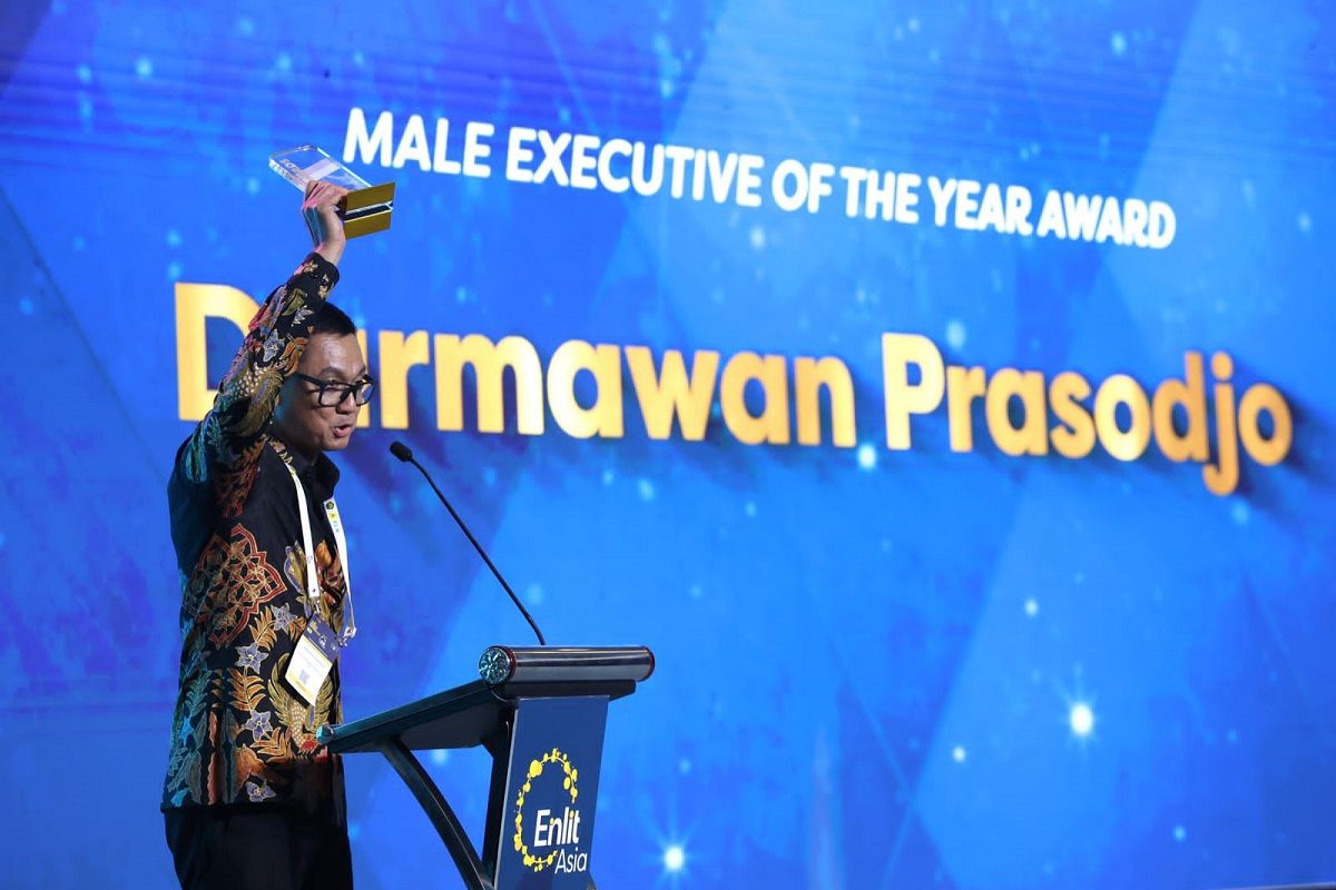 Darmawan Prasodjo meraih Male Executive Of The Year Enlit Asia Power Energy Awards 2023