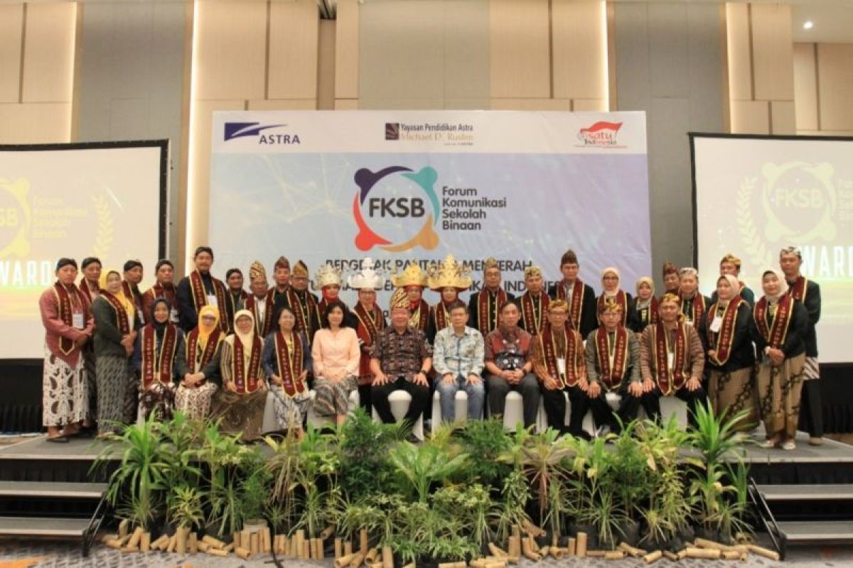 Deputi OIKN berbagi pengalaman mengajar bersama guru di Surabaya