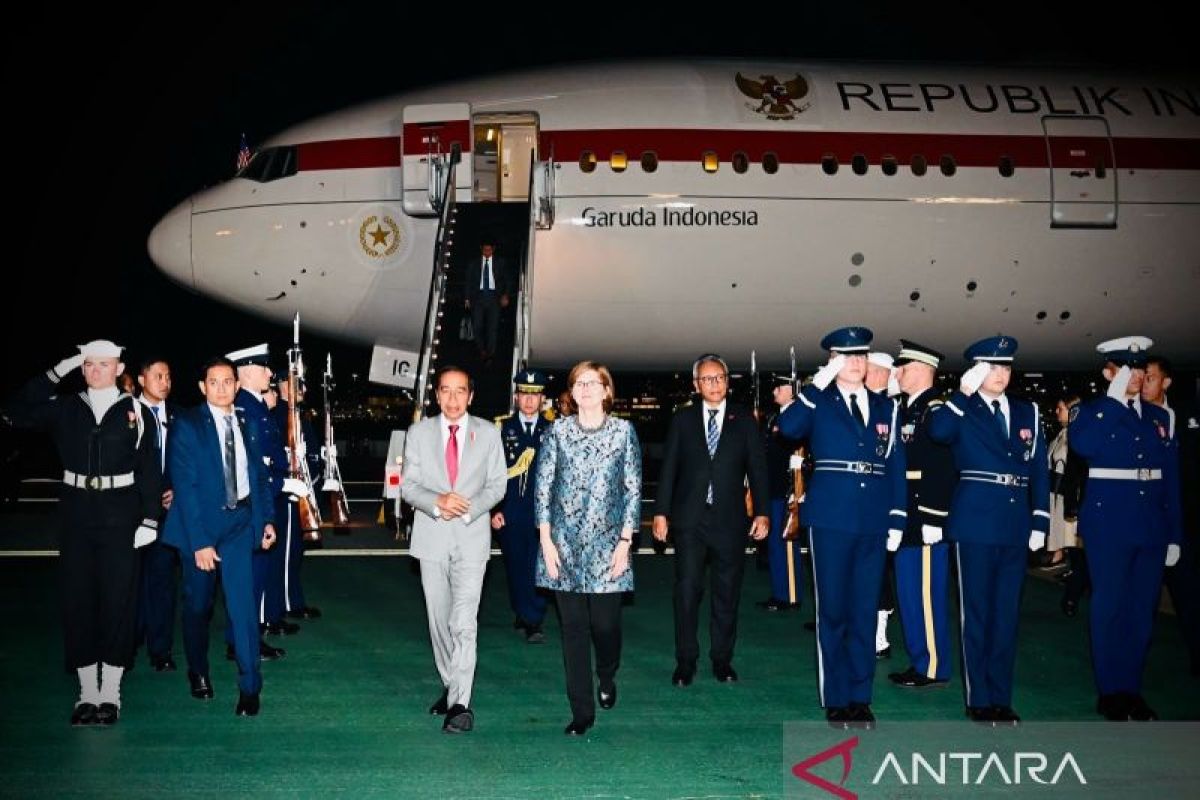 President Jokowi arrives in San Francisco for APEC Summit