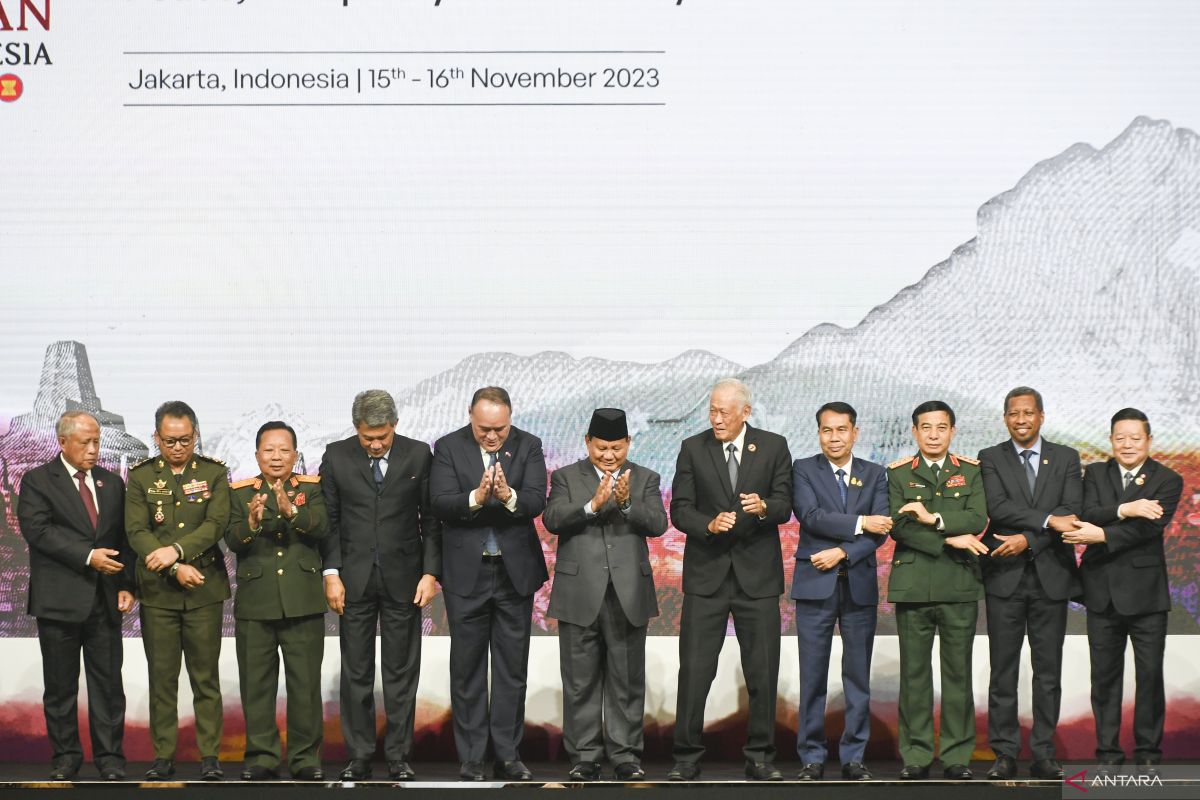 ASEAN defense ministers' meeting adopts eight documents