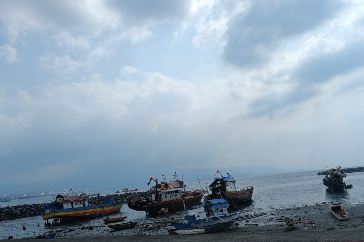BMKG Bitung keluarkan peringatan dini gelombang tinggi 2,5 meter di perairan Sulut