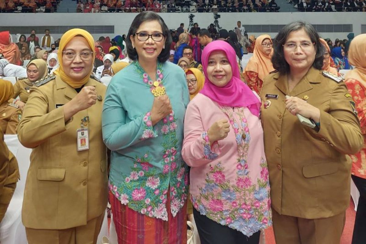 Pj Wali Kota Kediri ingatkan sesama perempuan berbagi pengalaman