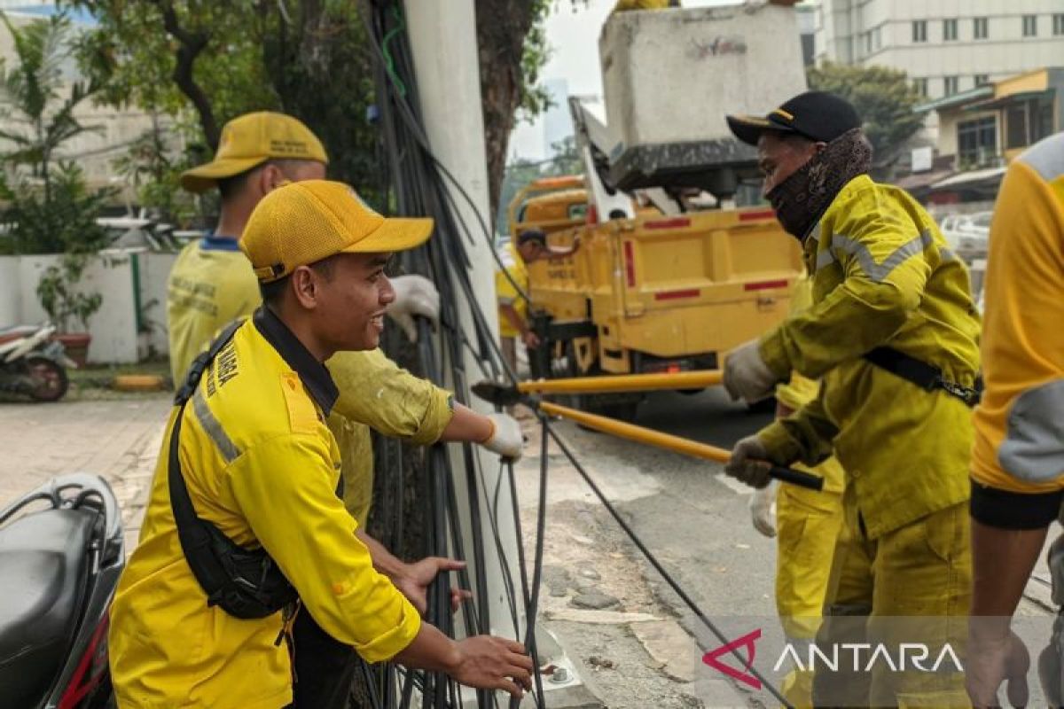 Pemindahan kabel ke bawah tanah di Mampang sudah 90 persen