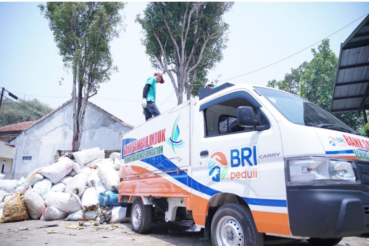 BRI gandeng Yayasan Bening Saguling kelola sampah di sungai Citarum